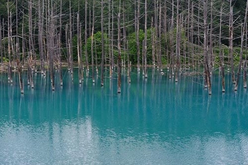 Hồ nước ma thuật đổi màu theo thời tiết