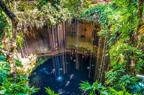 Hố sụt hóa thiên đường bơi lội ở mexico