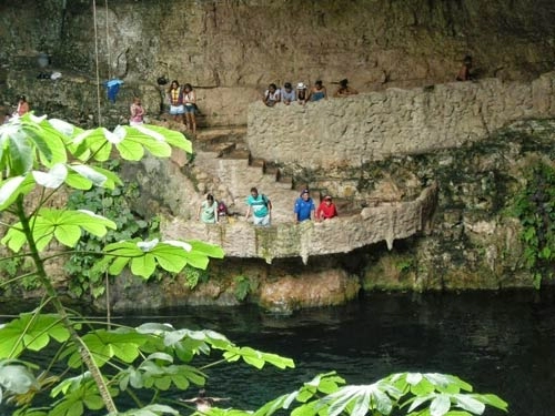 Hố sụt hóa thiên đường bơi lội ở mexico