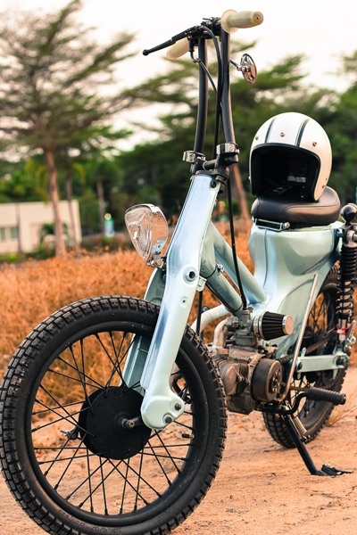 Honda cub bobber độc đáo của sinh viên việt