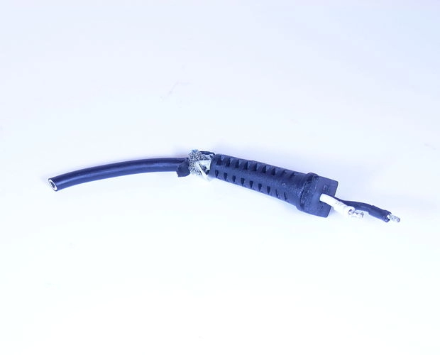 Kinh nghiệm xử lý bộ sạc laptop bị đứt dây trong