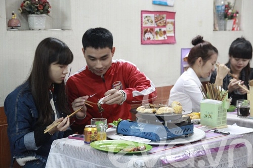Lai rai đồ nướng ngày rét ở núi trúc