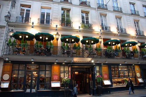 Lãng mạn cà phê hè phố ở paris
