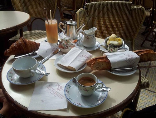 Lãng mạn cà phê hè phố ở paris