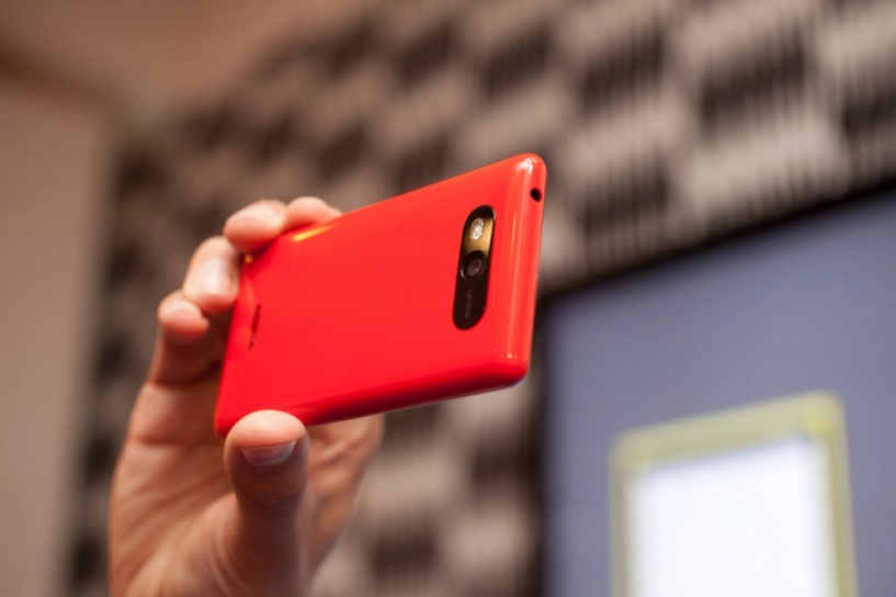 Lumia 820 - có tiếng nhưng không có miếng