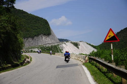 Mây luồn thung khe