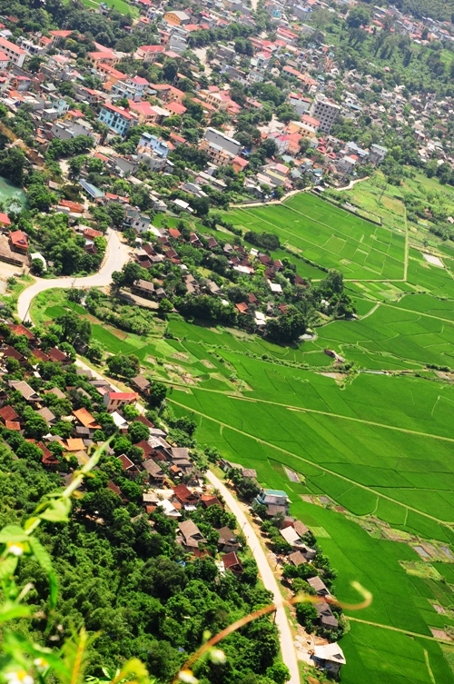 Mây luồn thung khe