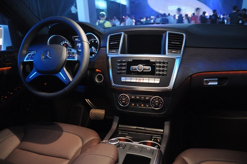 Mercedes ml 400 ra mắt khách hàng việt