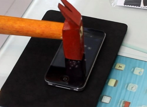 Miếng dán giúp iphone bị búa đập không vỡ