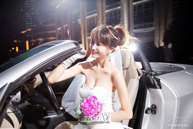 Ngắm cô dâu xinh đẹp bên chiếc mercedes slx 350
