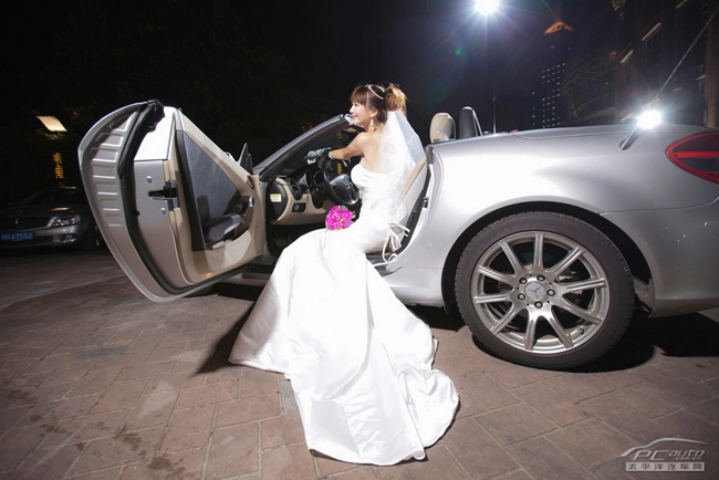 Ngắm cô dâu xinh đẹp bên chiếc mercedes slx 350