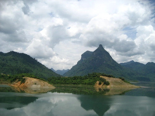 Ngược dòng na hang về ba bể