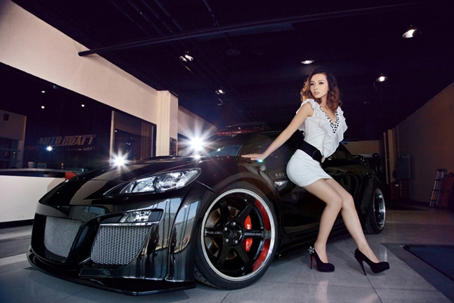Người đẹp tạo dáng bên mazda rx-8