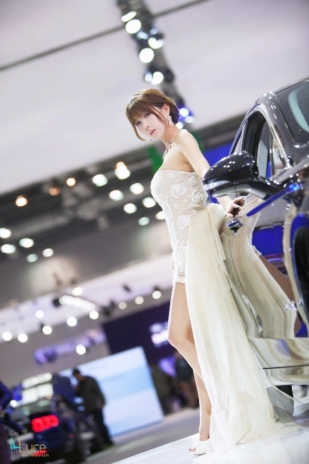 Nhan sắc yêu kiều tại triển lãm ôtô seoul 2013