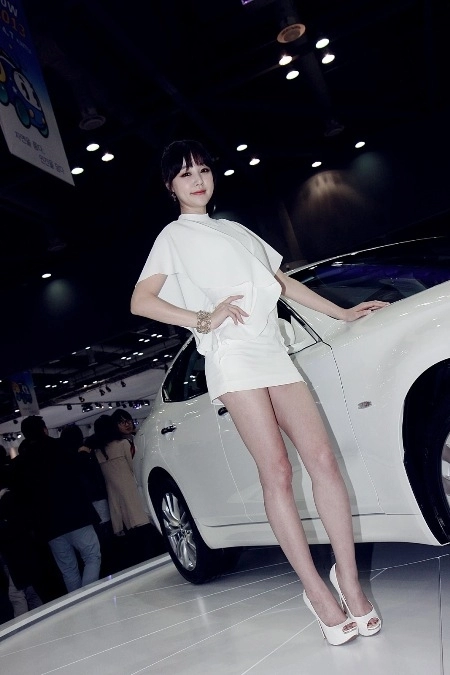Nhan sắc yêu kiều tại triển lãm ôtô seoul 2013