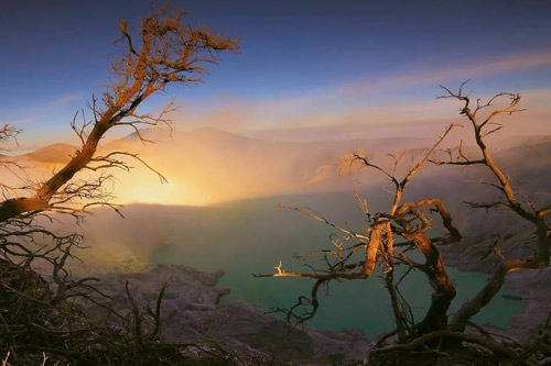 Những đốm lửa xanh kỳ ảo ở indonesia