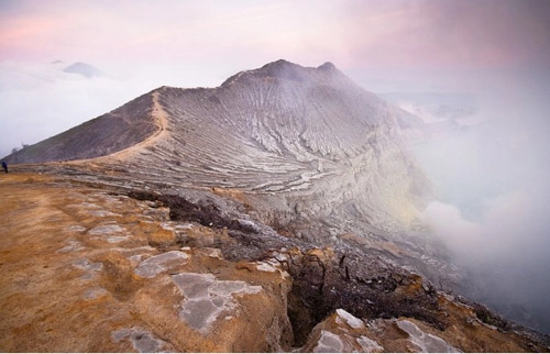 Những đốm lửa xanh kỳ ảo ở indonesia