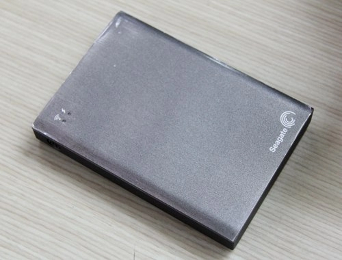 Ổ cứng tự chia sẻ dữ liệu qua wi-fi của seagate