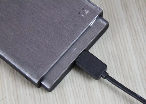 Ổ cứng tự chia sẻ dữ liệu qua wi-fi của seagate