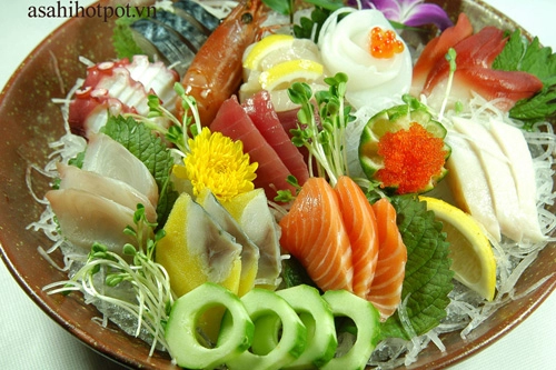 Sashimi cá hồi - hương vị tinh khiết tại asahi hot pot