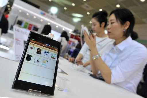 Smartphone đi kèm khuyến mãi khủng hay là cái bẫy lừa người dùng