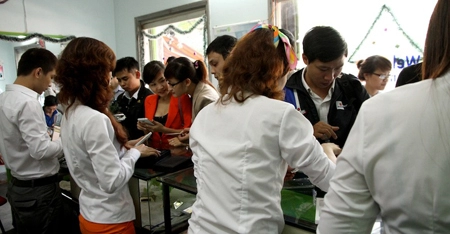 Smartphone đi kèm khuyến mãi khủng hay là cái bẫy lừa người dùng
