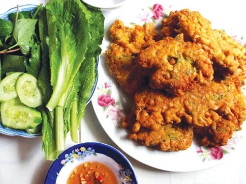 Tép trấu đồng mùa lũ chiên giòn