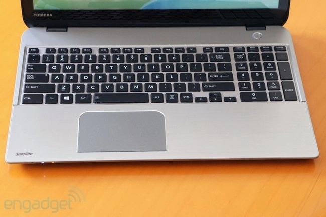 Toshiba ra mắt 2 laptop giá rẻ với thiết kế bắt mắt