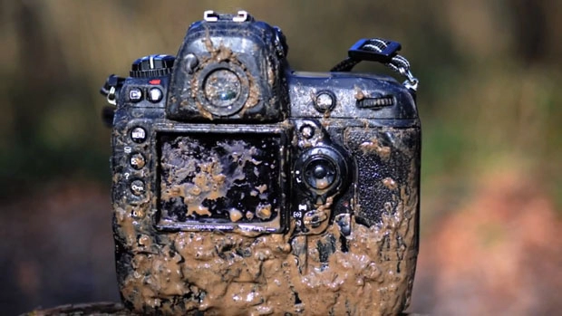 Tra tấn dslr - thế mà các ông cứ sợ máy bị mốc
