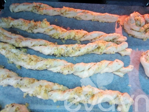 Tự tay làm bánh mỳ vặn thừng không khó