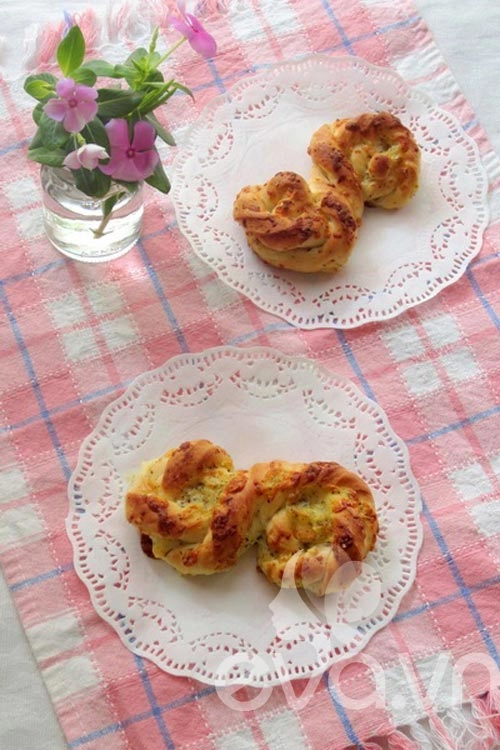 Tự tay làm bánh mỳ vặn thừng không khó