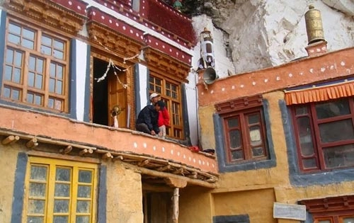 Tu viện tổ ong ấn tượng ở ấn độ
