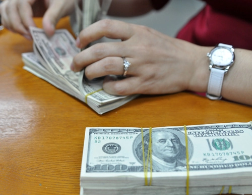 Tỷ giá ngân hàng lên kịch trần
