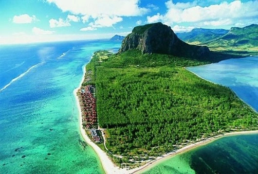 Vẻ đẹp kì diệu thác nước dưới biển tại đảo mauritius