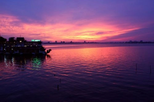 Vòng quanh thế giới ngắm hoàng hôn mơ màng