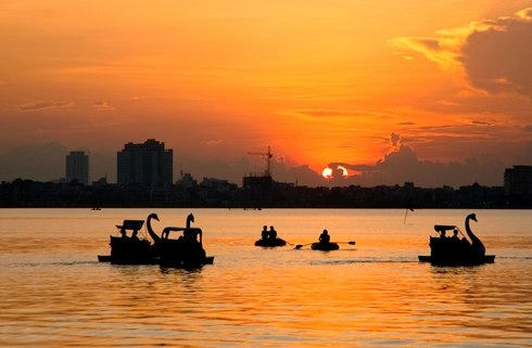 Vòng quanh thế giới ngắm hoàng hôn mơ màng