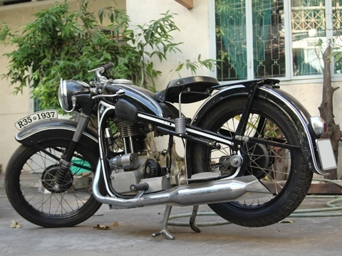 Xế cổ bmw r35 1937 chốn sài thành