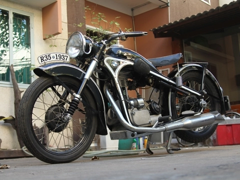 Xế cổ bmw r35 1937 chốn sài thành