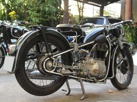 Xế cổ bmw r35 1937 chốn sài thành