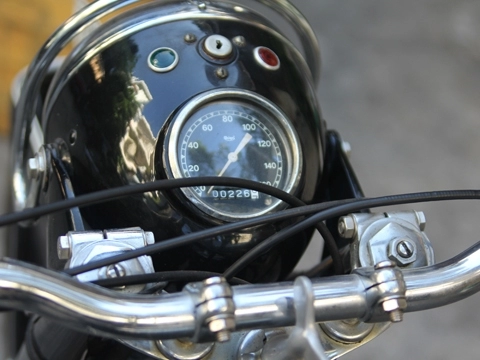 Xế cổ bmw r35 1937 chốn sài thành