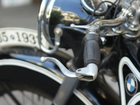 Xế cổ bmw r35 1937 chốn sài thành