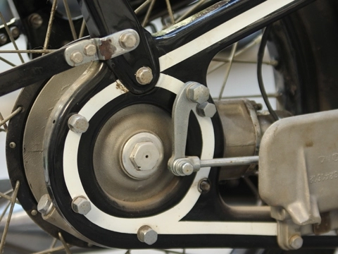 Xế cổ bmw r35 1937 chốn sài thành