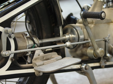 Xế cổ bmw r35 1937 chốn sài thành