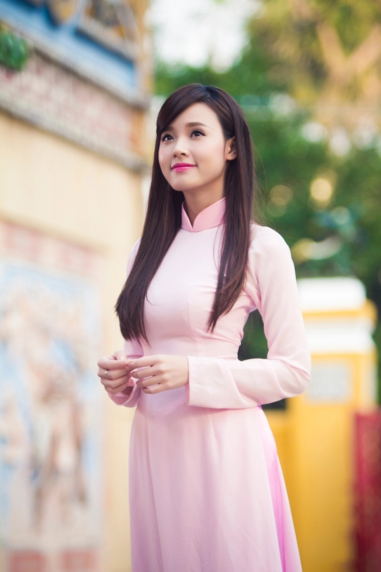 Hot girl Midu duyên dáng đi chùa đầu xuân Hot girl midu duyên dáng đi chùa đầu xuân