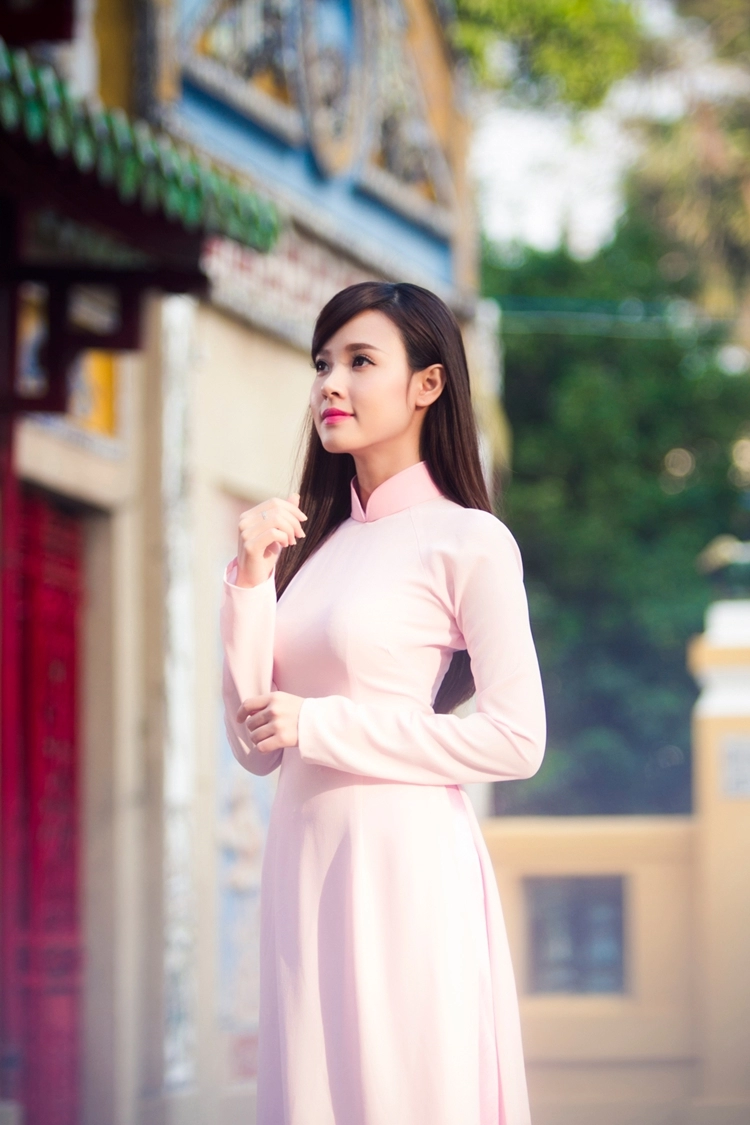 Hot girl Midu duyên dáng đi chùa đầu xuân Hot girl midu duyên dáng đi chùa đầu xuân