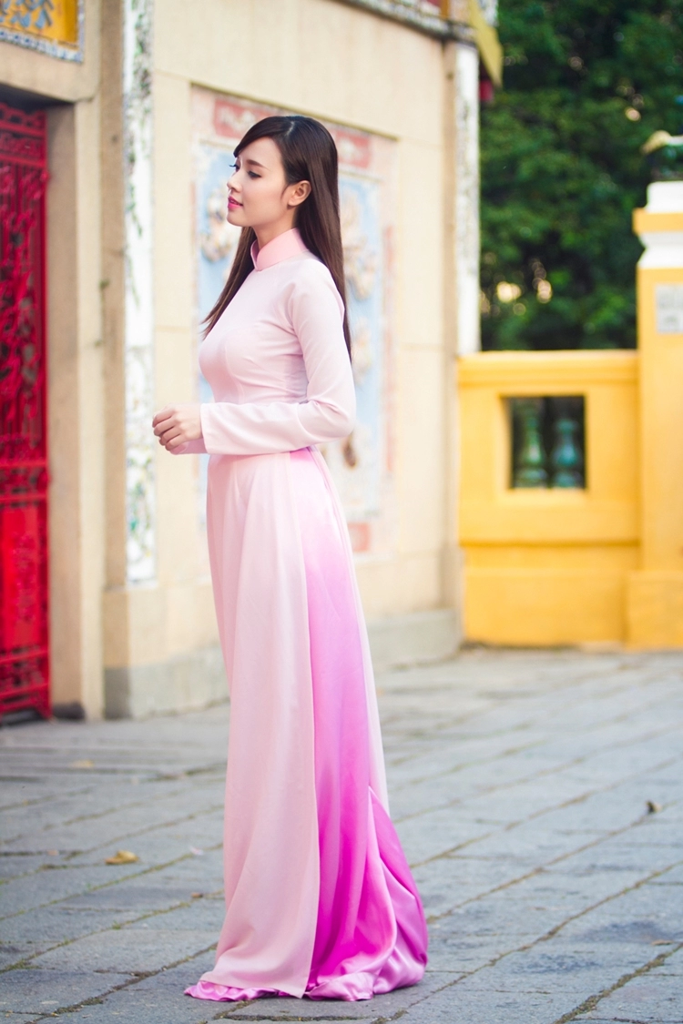 Hot girl Midu duyên dáng đi chùa đầu xuân Hot girl midu duyên dáng đi chùa đầu xuân