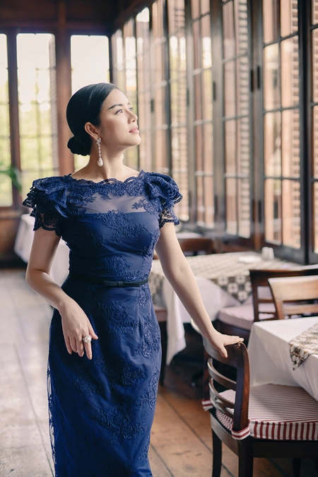 Lý nhã kỳ váy ren gợi cảm tại indonesia
