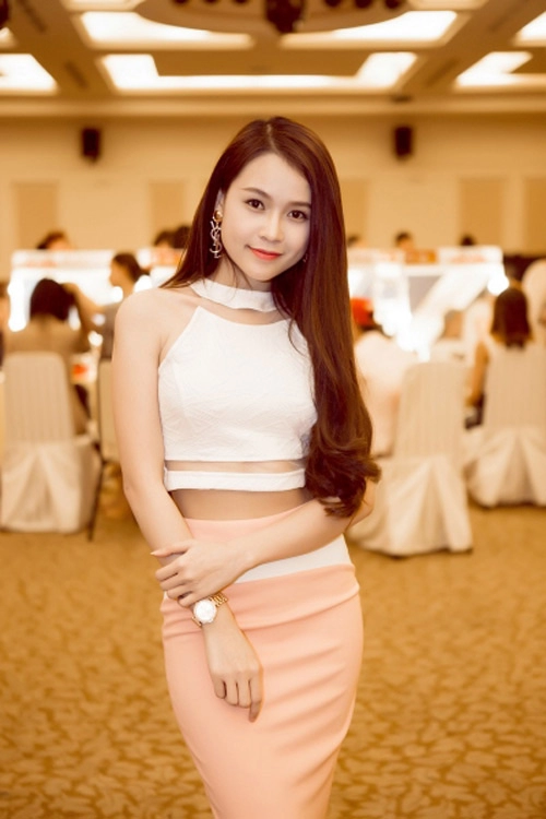 Ngẩn ngơ xem hot girl việt khoe eo thon đẹp