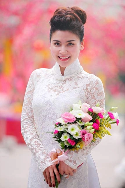Nhan sắc việt níu kéo thời nữ sinh với áo dài trắng