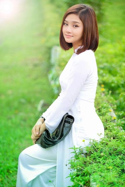 Nhan sắc việt níu kéo thời nữ sinh với áo dài trắng